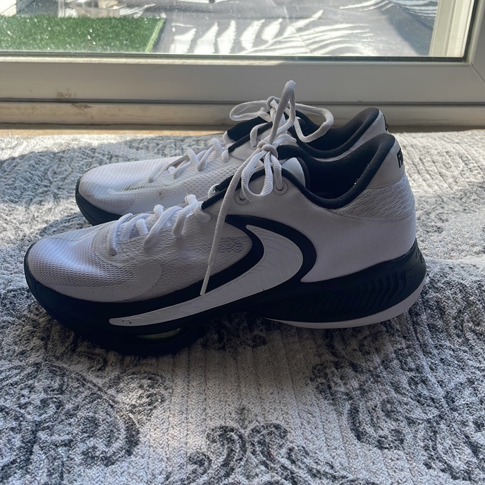 FREAK 4 basketball shoes. Size 10 WOMEN